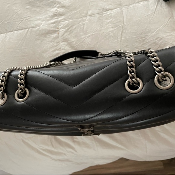 Medium LouLlu Matelassé Leather Shouldar Bag with silver details. Saint Laurent. - Picture 3 of 7